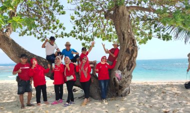 FAMILY GATHERING, PWRI Metro bersama Keluarga Besar kunjungi Pantai Alau - alau Lampung Selatan