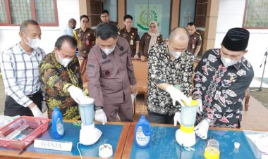 Bupati Tanjab Barat di Wakili Oleh Staf Ahli Hadiri Pemusnahan Barang Bukti di Kejaksaan