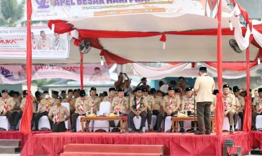 Bupati Tanjabbar Terima Penghargaan Lencana Melati Pada Peringatan Hari Pramuka Ke-62 Provinsi Jambi