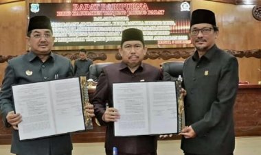 Bupati Tanjabbar Hadiri Rapat Paripurna Penyampaian Laporan Hasil Kinerja Pansus DPRD