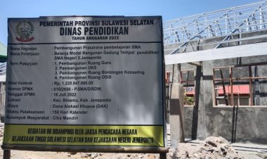 Diduga Akibat Kena Pajak Setinggi 15 Persen Dari Anggaran, Bangunan SMAN 3 Jeneponto Dinilai Terbengkalai Tegel