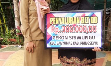 PEMBAGIAN BLT DD PEKON SRIWUNGU KECAMATAN BANYUMAS KABUPATEN PRINGSEWU LAMPUNG