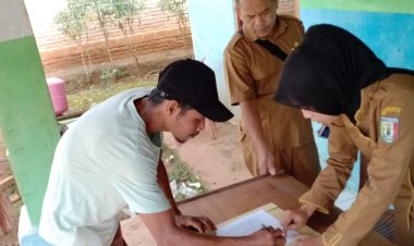 PENANDATANGANAN BLT DDTAHAP EMPAT DI PEKON SINAR MULYA KECAMATAN BANYUMAS KABUPATEN PRINGSEWU