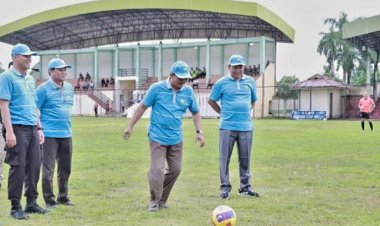 Bupati Tanjabbar Buka Kejuaraan Sepak Bola Bupati Cup Tahun 2022