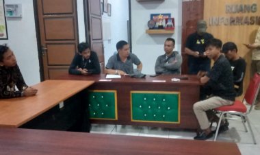 Diduga Main Curang KKN Dalam Seleksi Calon Panwascam, Puluhan Aktivis Unjukrasa Di Kantor Bawaslu Jeneponto