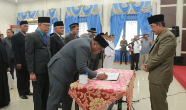 Bupati Tanjab Barat Kembali Lantik Pejabat Struktural Eselon II, III, dan IV