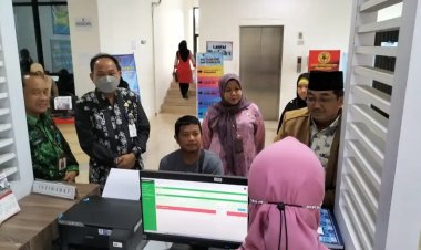 Bupati Anwar Sadat Sidak Kantor Pelayanan Publik, Masyarakat : Bagus Pak !