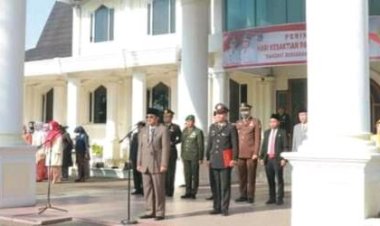 Bupati Tanjab Barat Jadi Inspektur Upacara Pada Peringatan Hari Pancasila