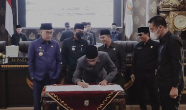 Rapat Paripurna DPRD Way Kanan Pengesahan APBD-P TA 2022 di Warnai Suara Penolakan Kenaikan Harga BBM