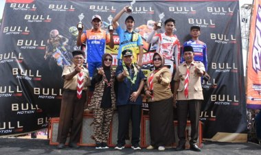 Bupati Lamtim Hadiri Buka Balap Grassrek Tingkat Nasional di Margototo