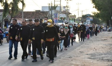 Wahdi Melepas Peserta Jalan Sehat Dalam Rangka HUT Ke-50 RSUD A Yani