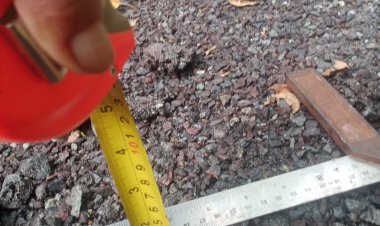 DI DUGA BAHAN MATERIAL JALAN REKONSTRUKSI RUAS SALAM REJO-PURWOSARI KEC.TANJUNG BINTANG TIDAK SESUAI SFESIFIKASI PEKERJAAN UMUM