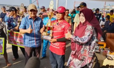 Warga Berbondong-Bondong Saksikan Lomba Balap Pompong, Bupati : Kami Sangat Mengapresiasi Dinas Perikanan !