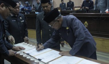 Bupati Jeneponto Iksan Iskandar Hadiri  Rapat Paripurna Penandatanganan Nota Kesepakatan Kua Dan Ppas Di Sulawesi Selatan