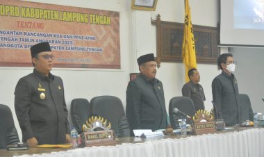 KETUA DPRD KABUPATEN LAMPUNG TENGAH PIMPIN RAPAT PARIPURNA