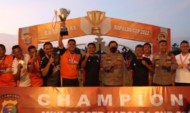 Raih Piala Sepatu Emas Polres Lamteng Dalam Adu Finalti Dengan Team Kesebelasan Brimob Polda Lampung