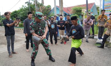 Seni Beladiri Bandrong dan Debus Sambut Rombongan Sail Dan Touring Sekeseler Siliwangi