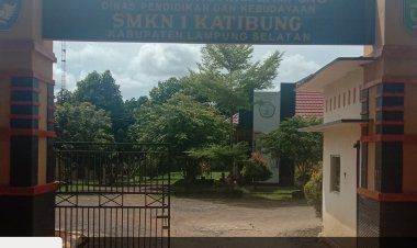 SMK Negeri 1 Katibung, Kangkangi Pergub dan Permendikbud Tentang Penarikan SPP