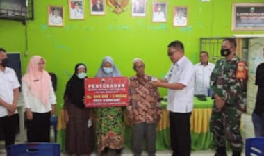 Salurkan BLT DD Tahap 2, Pj Kades Babulang Ancam "Gantung" Oknum Yang Berani Lakukan Pemotongan