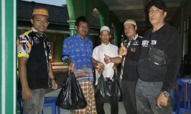 LSM GMBI KSM Candipuro Bagikan Takjil Didua Pondok Pesantren Desa Bumi Jaya