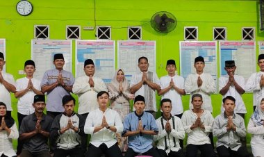 Camat Kalianda yang juga Pj Kepala Desa Babulang Buka Puasa Bersama Dengan Aparatur Desa Babulang