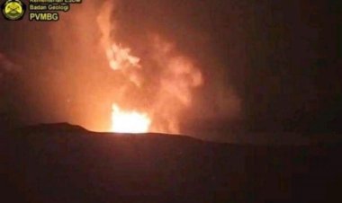 Anak Gunung Krakatau Semburkan Lava Pijar, Warga: Kita Berdoa pada ALLAH SWT