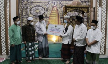 Safari Ramadan : Walikota Metro Berikan Dana Hibah Bantuan Rumah Ibadah