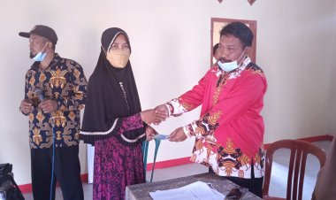 Desa Karya Mulya Sari Salurkan Bantuan BLT DD Kepada 108 KPM, Warno : Tidak Ada Potong Potongan