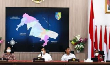 Bupati Zahir Rapat Koordinasi dan Evaluasi Penyaluran Bantuan Sosial