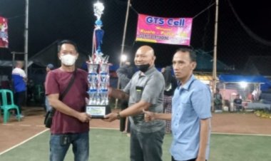 Tim Rimbun Juarai Grand Final Turnamen Bola Voli Seloretno Cup 2022, Dan Angkat Trofi Piala Bergilir