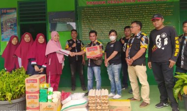 Panglima LSM GMBI Nasrullah Berbagi Paket Sembako Di Ponpes Nurul Islam