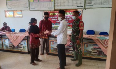 Kampung Hargo Mulyo membagikan BLT 