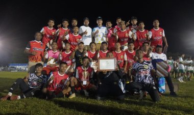 Piala Soeratin Zona Malut Resmi Di tutup Oleh Bupati Morotai Benny Laos