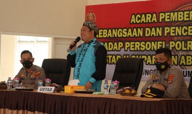 Ustadz Suparman Abdul Karim  Memberikan Tauziah Wawasan Kebangsaan Dan Keagamaan kepada Personil Jajaran Polres Lampung Tengah