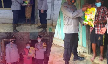 Polisi Salurkan Bansos Untuk Warga di Banjir