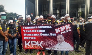 Gabungan Ratusan Massa Geruduk Gedung KPK, Minta Tuntaskan Kasus Fee Proyek di Lampung Selatan