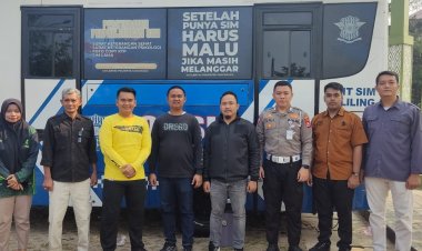 Personel Sat Reskrim Polresta Tangerang Menyelenggarakan Pelayanan Publik di Alun-Alun Kabupaten Tangerang