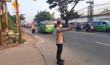 Polsek Cikupa, Kanit Propam Ipda Mahdi,SH Melakukan Pengawasan, Pengaturan Lalu Lintas Pada Pagi Hari Di Saat Beraktipitas Semua Masyarakat
