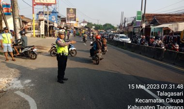 Ipda Udi Muhdi Kanit Lantas Polsek Cikupa, Laksanakan Kegiatan Protap Gatur Lalin Bersama Anggota Polsek Cikupa, Beri Pelayanan Ekstra Kepada Pengguna Jalan