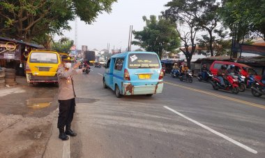 Kegiatan Protap Gatur Lalin Pagi Kanit Lantas Ipda Udi Muhdi Bersama Wakapolsek Cikupa Akp Udiyano Serta Anggota Polsek Cikupa Polresta Tangerang Polda Banten.