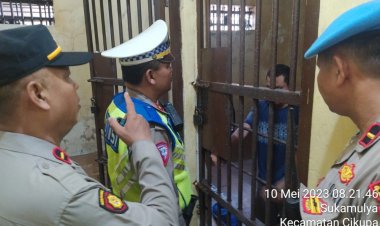 Pawas Kanit Lantas Ipda Udi Muhdi Cek Tahanan ,Cek Buku Mutasi Tahanan, Tetap Antisipasi Hal-Hal Yang Tidak Diinginkan, Dimako Polsek Cikupa polresta Tangerang