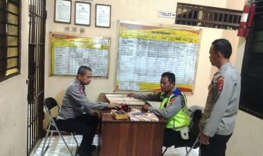 Wakapolsek Cikupa Akp Udiyano, Kontrol Piket Jaga Tahanan, Cek Buku Mutasi Tahanan, Pastikan Penjagaan Tahanan Tetap Kondusip Dan Baik