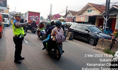 Pelayanan Prima, Satlantas Polsek Cikupa Polres Tangerang Gelar Pengaturan Lalu Lintas