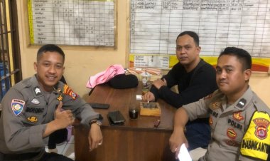 Personil Polsek Cikupa, Brigadir Ibnu Dermawan Lakukan Kegiatan Rutin Jaga Tahanan,Cek Buku Mutasi Tahanan, Ruang Tahanan, Pastikan Penjagaan Tahanan Dengan Baik