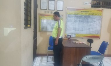 Kanit Lantas Ipda Udi Muhdi Polsek Cikupa, Kontrol Tahanan,Cek Buku Mutasi Tahanan, Ruang Tahanan, Pastikan Penjagaan Tahanan Dengan Aman Juga Lengkap