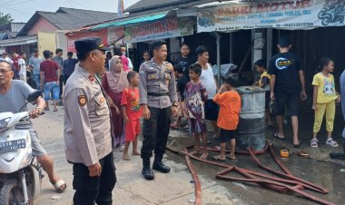 Peristiwa Kebakaran di Warung Bakso Mas Jawir dan Bangunan Kosong Kp. Pabuaran RT. 004/002 Desa Dukuh Kec. Cikupa Kab. Tangerang