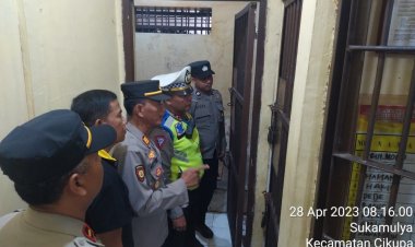 Pawas Ipda Udi Muhdi Kanit Lantas Polsek Cikupa, Melaksanakan Kontrol Dan Cek Buku Mutasi, Cek Ruang Tahanan,Pastikan Penjagaan Tahanan Berjalan Dengan Baik,