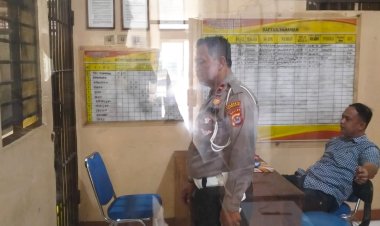 Brigadir Ibnu Polsek Cikupa Polresta Tangerang Kontrol Ruang Tahanan