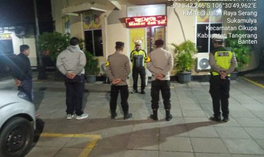 Melanjutkan Tugas Kanit Lantas  IPDA Udi Muhdi Polsek Cikupa pimpin Apel Malam di halaman Mapolsek Cikupa Polresta Tangerang