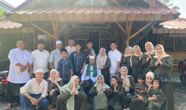 Kepala Desa Talaga H Nasarudin,SH Bersama Keluarga Sampaikan Ucapan Selamat Hari Raya Idul Fitri 1444 H, Mohon Maaf Lahir - Batin